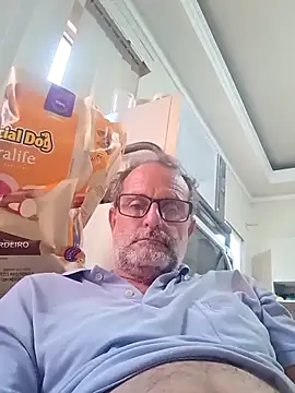 nard53 Show in webcam