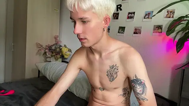 AlphaTwinks élő XXX-chatje