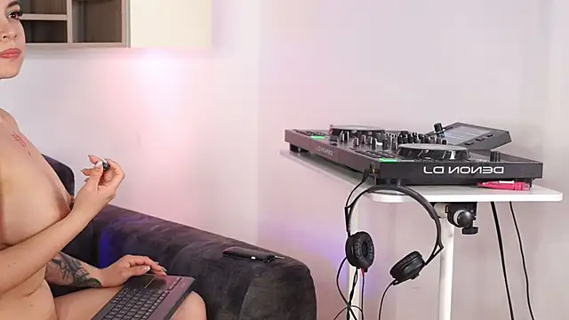 SatyaDjのライブXXXチャット