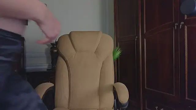 XXX chat uživo modela Real_Tini