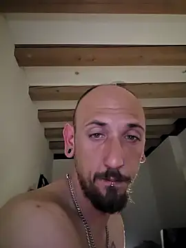 Ninfo920817: διαδικτυακό σόου στην κάμερα