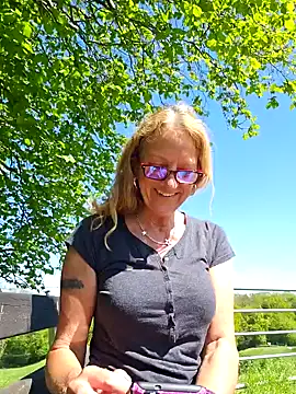 HotWifeLyn68's Live XXX Chat