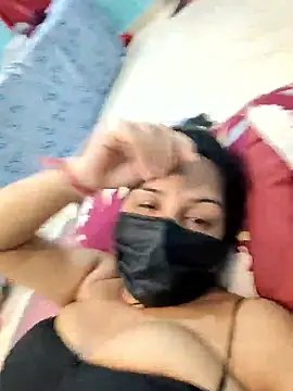 Pokazy przed kamerką – SexyAayat