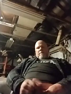 Reddog833 Show in webcam