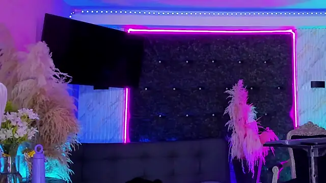 Pokazy przed kamerką – Queens_Wonders_Blonders