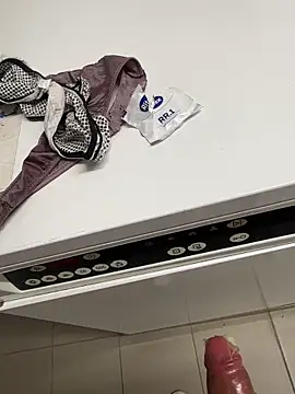 Pokazy przed kamerką – swissboy22