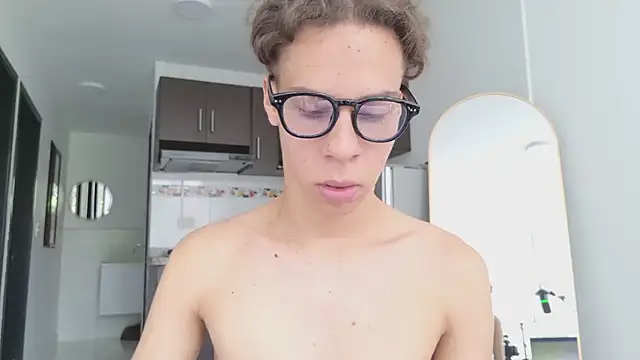 grey___27: διαδικτυακό σόου στην κάμερα