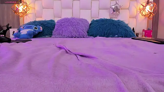 Pokazy przed kamerką – Foxxy_Doll