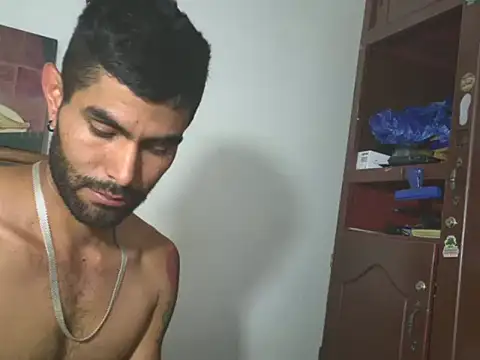 hideonbush051 Adlı Modelin Web Kamerası Şovu