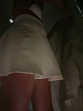 adya-aly: διαδικτυακό σόου στην κάμερα