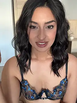 Pokazy przed kamerką – Mia_spicyy