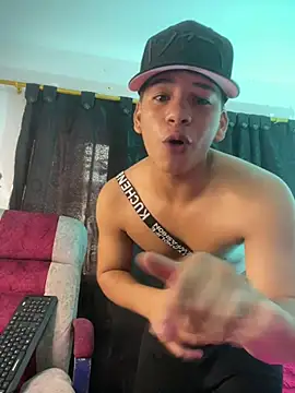 Aless_bigg's Live XXX Chat