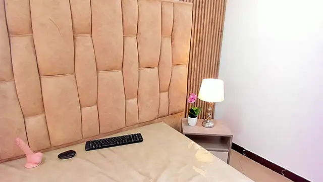 EliteNox Adlı Modelin Canlı XXX Sohbeti