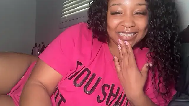 Yourmommysilk's Webcam Show