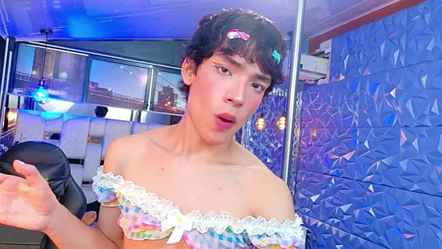 Show modela AlecciaNova na web-kameri