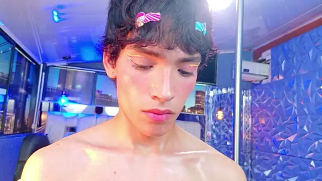 Chatroom XXX en direct de AlecciaNova