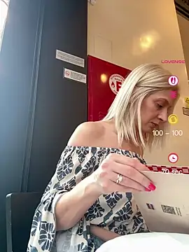 HOTLadyluna Webcam show