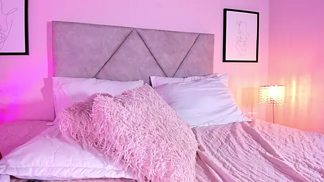 Emilyh_ Adlı Modelin Canlı XXX Sohbeti