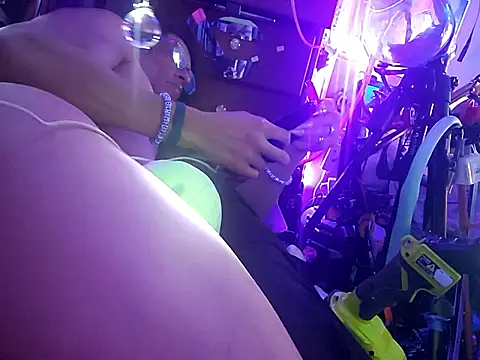 gurlnips Webcam Show