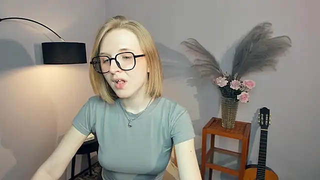 CaylaFahrni Webcam Show