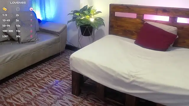 Yeseniaa25_ Adlı Modelin Canlı XXX Sohbeti