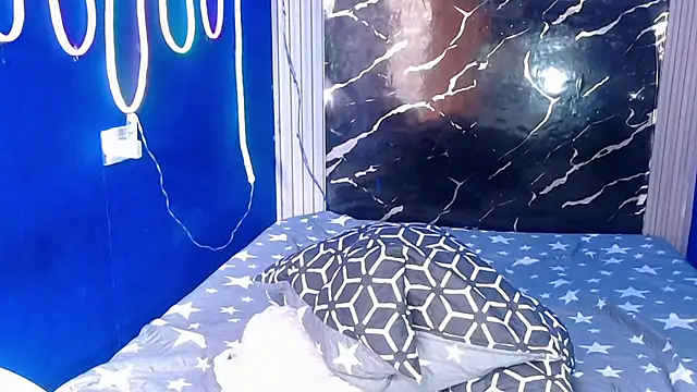 jamescurly00 Show in webcam