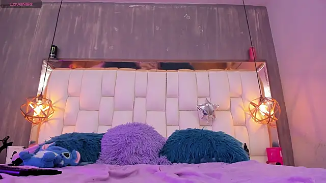 XXX chat uživo modela Foxxy_Doll