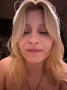 Pokazy przed kamerką – Flora_SecretLife