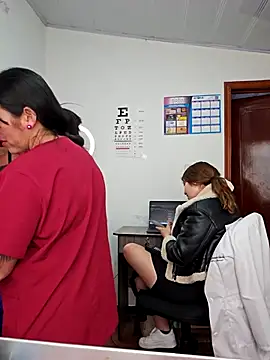 Show modela JustSamantha_ na web-kameri