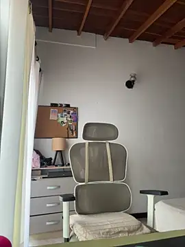 Chat +18 de GabriSaenz ao vivo