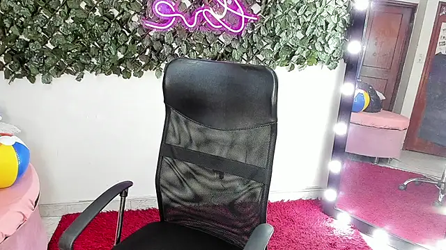 DestinyHills Live XXX-Chat