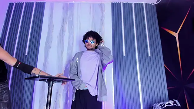 Pokazy przed kamerką – Josh_Hot_Sex