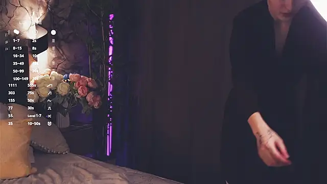 LynHillaire live XXX chat