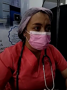 Nurse_Alice-7: διαδικτυακό σόου στην κάμερα