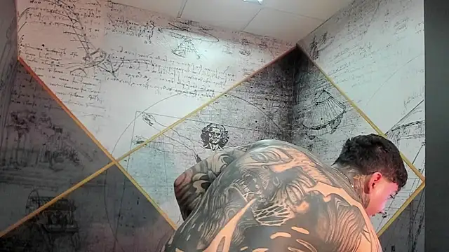 Gury_tattoo: διαδικτυακό σόου στην κάμερα