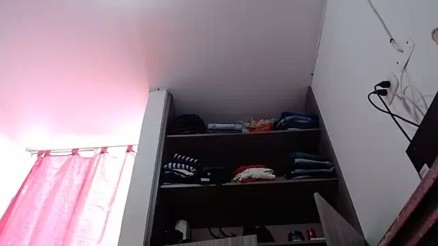 nicolle_milf1978 Adlı Modelin Canlı XXX Sohbeti