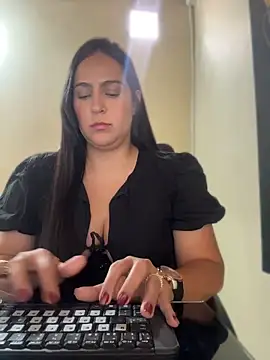 kendall_52 Adlı Modelin Canlı XXX Sohbeti