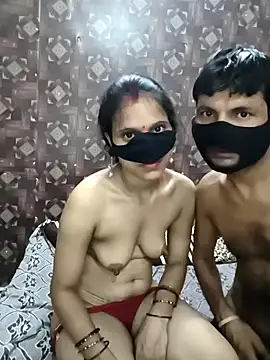 Show modela Sexy_komal02 na web-kameri