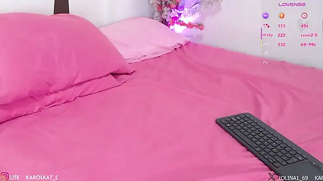 Karolina_1 élő XXX-chatje