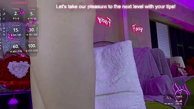 ArianaaFoxy: διαδικτυακό σόου στην κάμερα