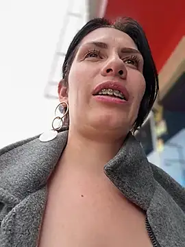 Alysson-- Chat XXX in diretta