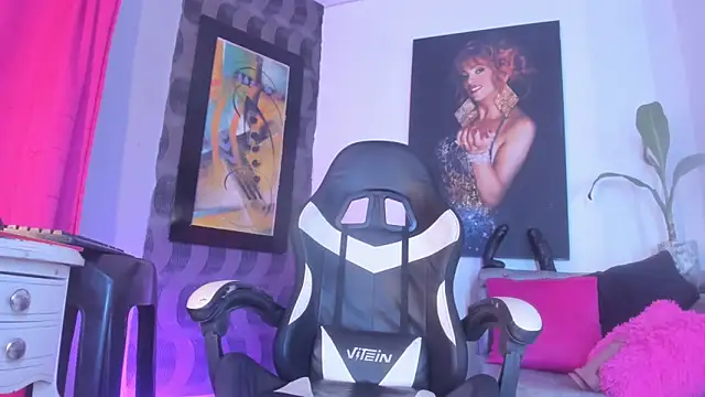 Show modela Ciara_HotTs na web-kameri