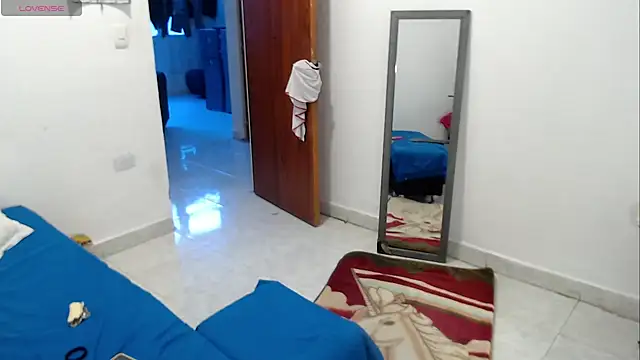 XXX chat uživo modela LAURA_Foxht