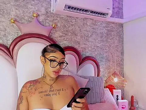 Mia_Jansen webkamerás műsora