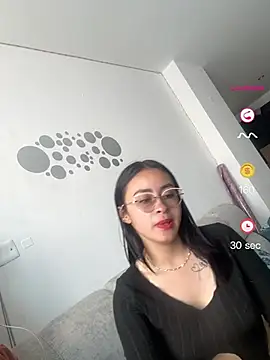 Anni_Rose Adlı Modelin Canlı XXX Sohbeti