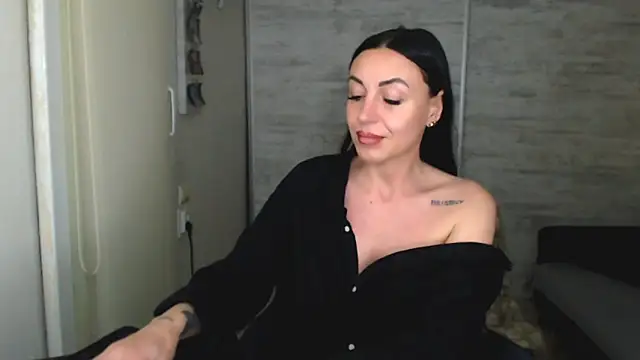 CloveLove Adlı Modelin Canlı XXX Sohbeti