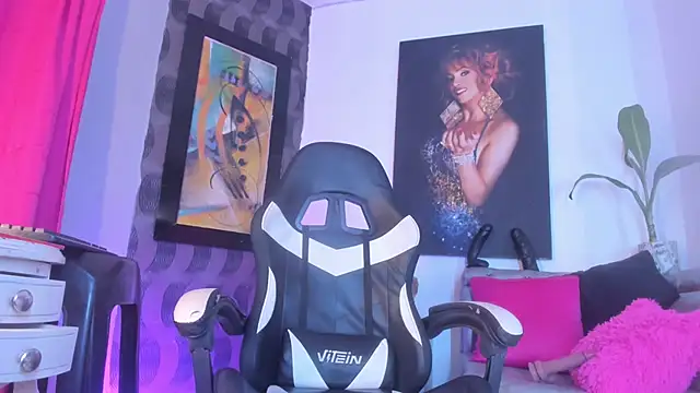 Ciara_HotTs: онлайн-секс-чат