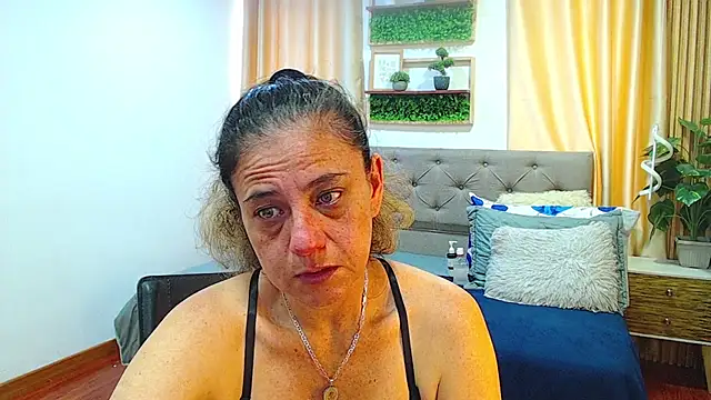 sasi_luna élő XXX-chatje