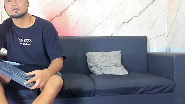 Latins_on_fire's Webcam Show