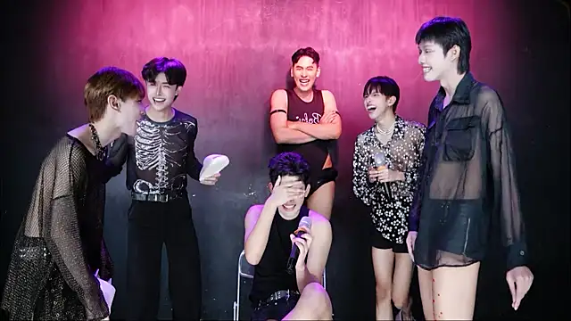 Queen-Vibe Webcamshow